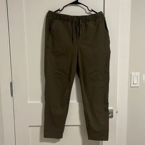 OLD NAVY  Active - High-Rise Slim Taper Pants - Size M
